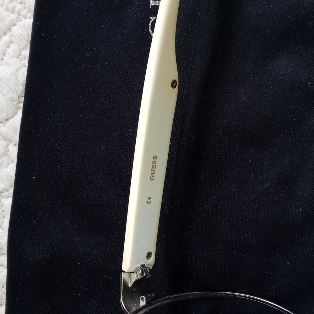 GUESS RX GLASSES AND CASE - Picture 3 of 10